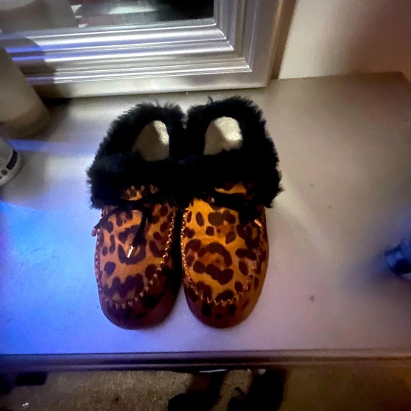Fur trimmed cheetah print shoes - Picture 1 of 1